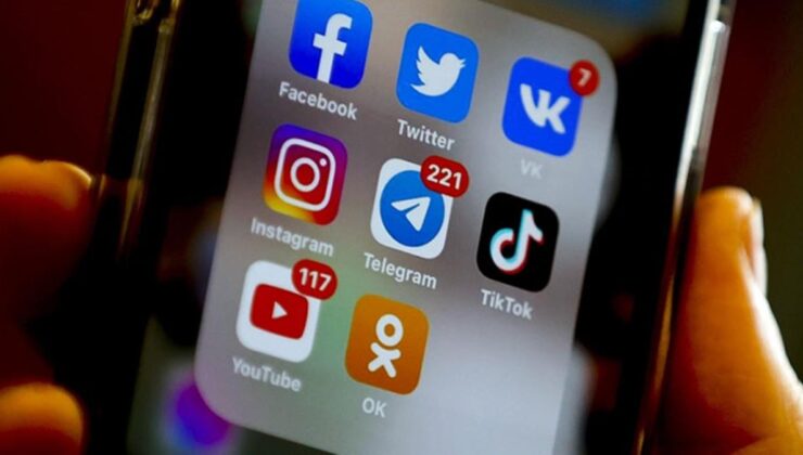 Sosyal medya platformları Facebook ve Instagram çöktü