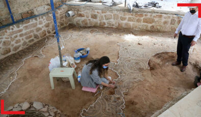 Tarihi camideki restorasyonda mozaik bulundu