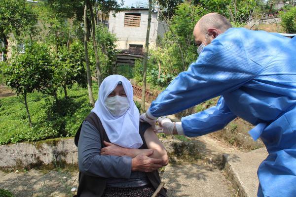 Rize'de kısıtlamada aşı mesaisi sürüyor