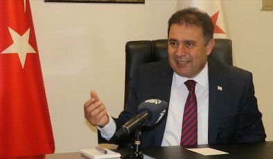 KKTC Başbakanı Ersan Saner, Cumhurbaşkanı Ersin Tatar’ı ziyaret ederek hükûmetin istifasını sunacağını açıkladı