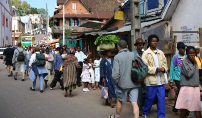 Madagaskar’da son 40 yılın en ağır kuraklığı: 27 milyon nüfuslu ülkede halk çekirge ve kil yiyerek hayatta kalmaya çalışıyor