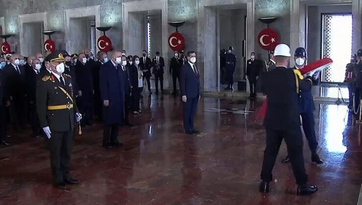 Anıtkabir’deki 29 Ekim Cumhuriyet Bayramı törenine FOX TV, ANKA ve Cumhuriyet gazetesi muhabirleri alınmadı