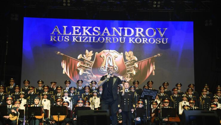 Kızılordu Korosu ve Haluk Levent Adanalılara Unutulmaz Bir Gece Yaşattı