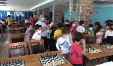 Bozyazı’da düzenlenen satranç turnuvası, öğrencilerden büyük ilgi gördü
