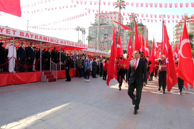 Cumhuriyetimizin 98. Kuruluş Yıl Dönümü Mersin'de Coşkuyla Kutlandı