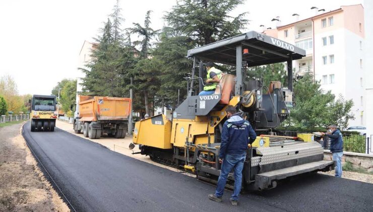 Eskişehir Büyükşehir Belediyesi kent merkezi ve kırsalda çalışmalarına devam ediyor