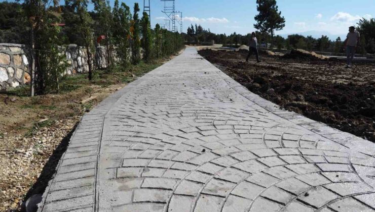 Hatay’da Gülderen Mahallesi’ndeki Parkta Sona Doğru