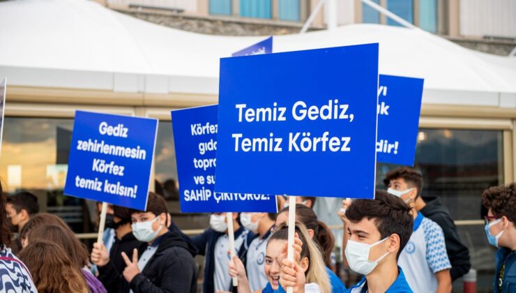 İzmir’de körfez yarışında kazananlar ödüllerini aldı