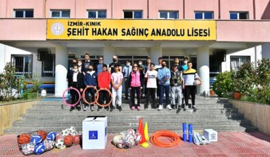 İzmir Büyükşehir Belediyesi’nden 30 ilçede 1500 okula spor desteği