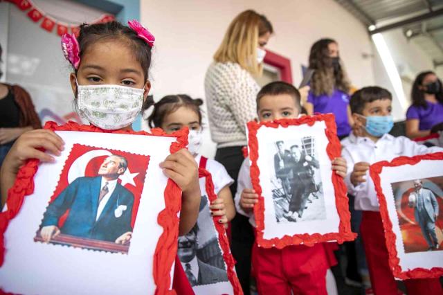 Büyükşehir Belediyesi kreşlerindeki minikler cumhuriyet coşkusu yaşadı