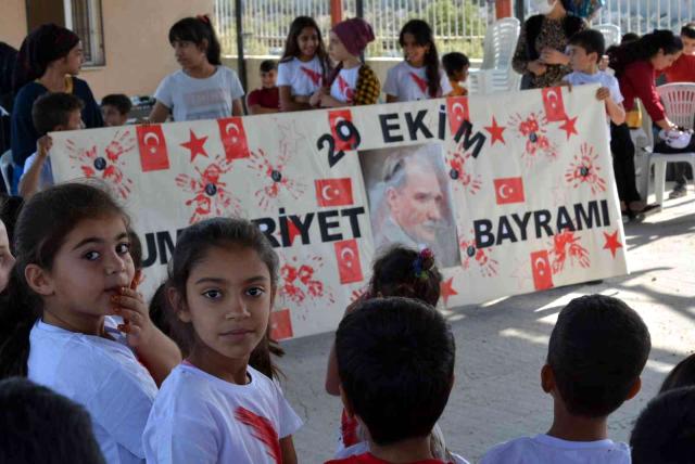 Büyükşehir Belediyesi kreşlerindeki minikler cumhuriyet coşkusu yaşadı