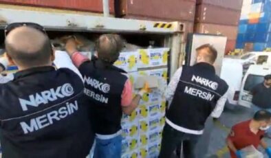 Mersin’de, konteyner içindeki muz kolileri arasında 60 kilo kokain ele geçirildi