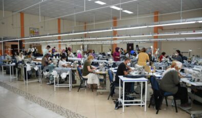Tarsus Belediyesi’nin Tekstil Atölyesi hem istihdama hem ihracata katkı sağlıyor