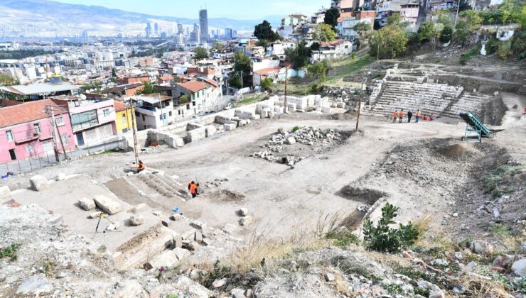 İzmir’de antik tiyatro kulisinde ilk antik tuvalet