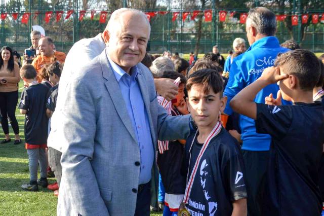 '10 Kasım Atatürk'ü Anma 10 Yaş Futbol Turnuvası' sona erdi