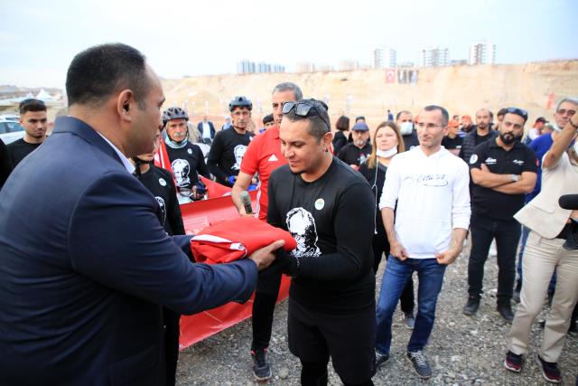 Atatürk'ü ziyaret etmek için Mersin'den Ankara'ya pedal çeviriyorlar