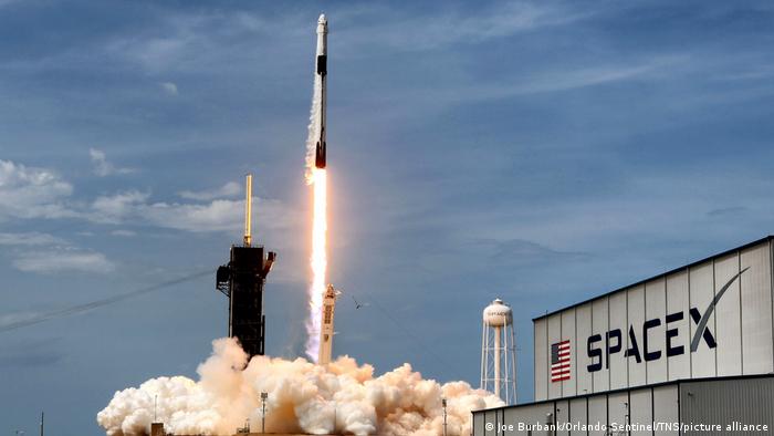 SpaceX, 4 astronotu daha uzaya gönderdi