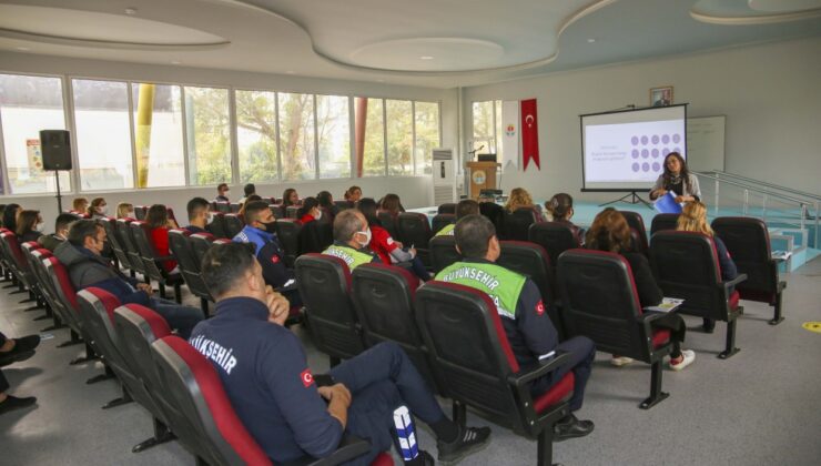 Adana Büyükşehir, kadına şiddete karşı kendi personelini eğitiyor