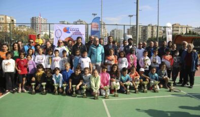 Adana Büyükşehir, miniklerin tenis sevgisini turnuvaya dönüştürdü