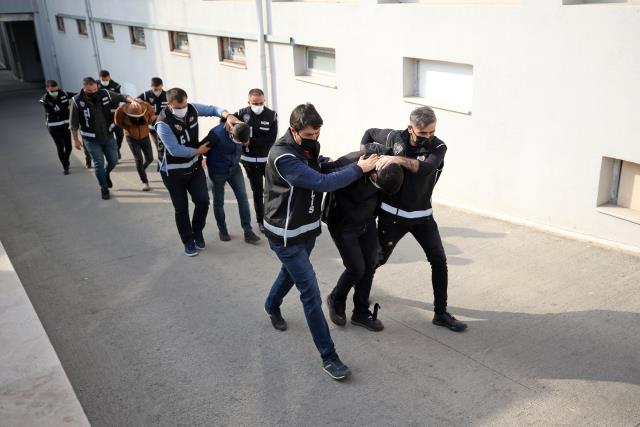 Adana merkezli silah kaçakçılığı operasyonunda yakalanan 9 zanlı tutuklandı