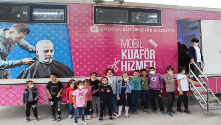 Antalya Büyükşehir’in Mobil Kuaför Tırı yangın bölgesinde