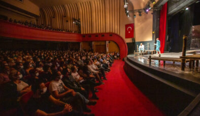 ‘Venedik Taciri’ Adana’da izleyiciyle buluştu