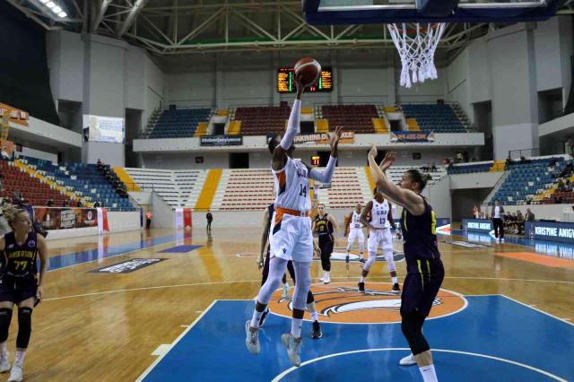 Çukurova Basketbol Avrupa'da 4'de 4 yaptı