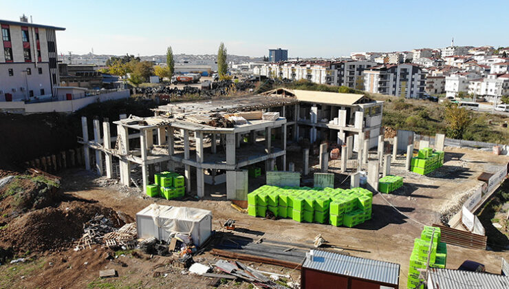 Gebze Beyaz Kalpler Merkezi inşası betonarme ve çatı işleri ile devam ediyor