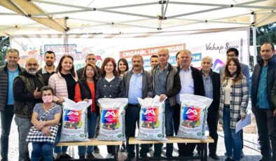 Mersin Büyükşehir Belediyesi, 100 üreticiye 25 ton organik gübre dağıttı
