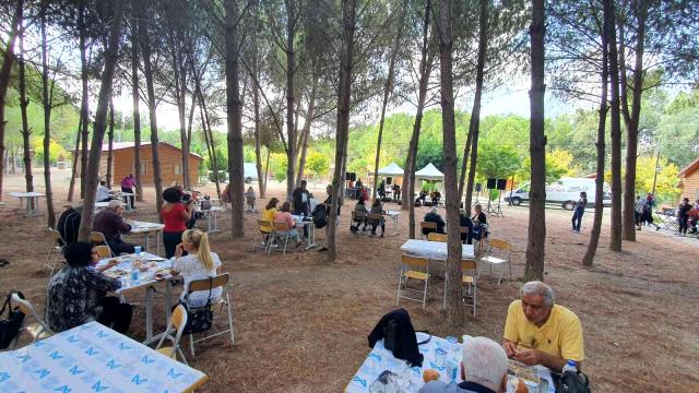 Yaş almış vatandaşlar Tarsus Gençlik Kampında keyifli bir gün geçirdi