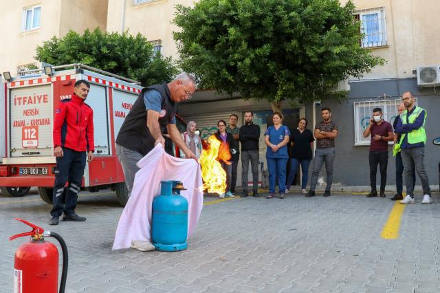 Mersin'de belediye personeline arama kurtarma ve yangın tahliye eğitimi verildi