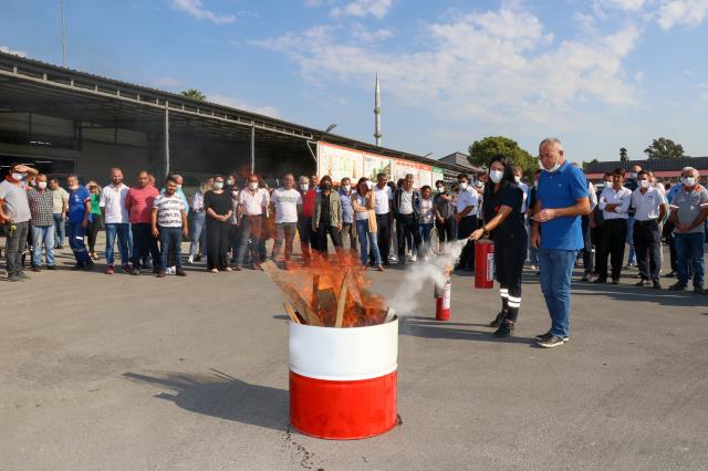 Mersin'de belediye personeline arama kurtarma ve yangın tahliye eğitimi verildi