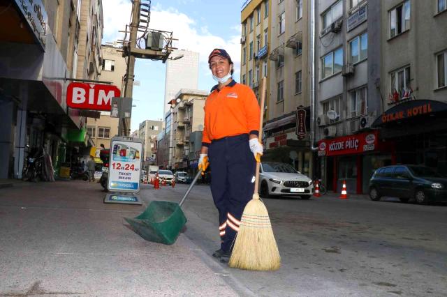 Vatandaşlar, Büyükşehir Belediyesinin kadın temizlik personelinden memnun