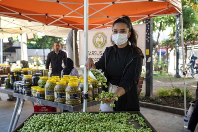 Üretici kadınlar, zeytin ve zeytinden ürettikleri ürünleri satışa sundu