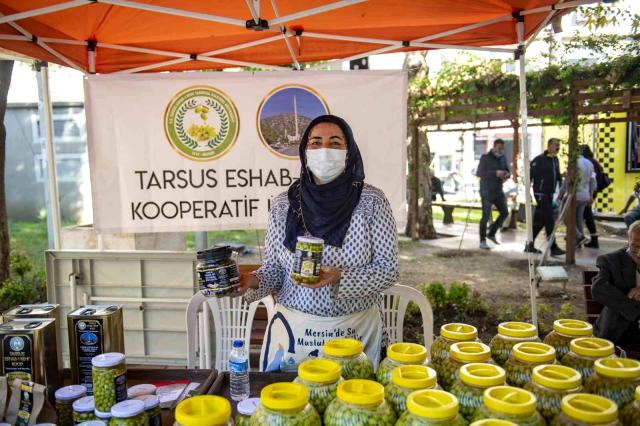 Üretici kadınlar, zeytin ve zeytinden ürettikleri ürünleri satışa sundu