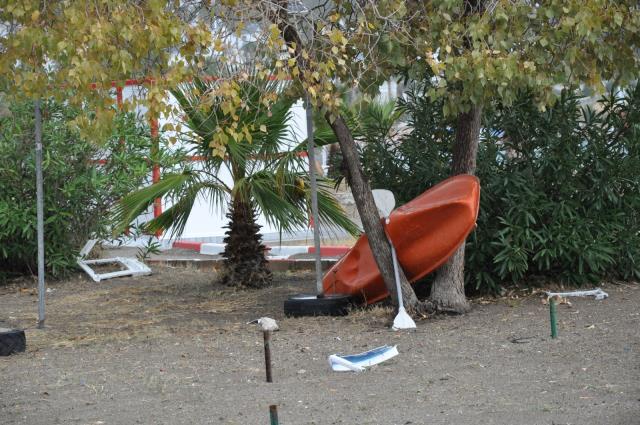 Silifke'de hortum tekneleri batırdı, ağaçları kökünden söktü çatıları uçurdu