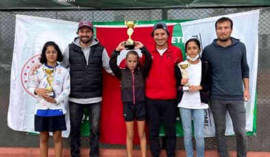 Türkiye Tenis Federasyonu Turnuvası birincisi Şimal Sultan Çetrez oldu