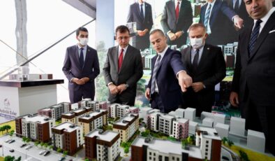 İmamoğlu’ndan ‘Ekonomik Kriz’ Açıklamaları: Kapısına Kilit Vurduğunuz 10 Metroyu Yapmaya Çalışıyoruz