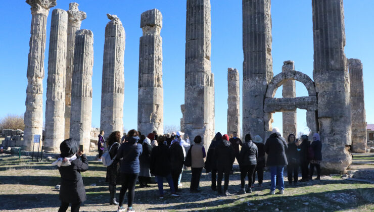 Mersin Büyükşehir’in kırsal mahalle buluşmaları bu kez Uzuncaburç’ta