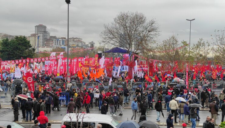 DİSK, ‘artık yeter geçinemiyoruz’ mitingi düzenledi: “İşçi sınıfının asgari ücretle ilgili kırmızı çizgisi 5 bin 200 liradır”