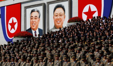 Kuzey Kore’de Kim Jong Il’in 10. ölüm yıl dönümü nedeniyle 11 günlüğüne gülmek yasaklandı