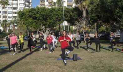 Mersin Büyükşehir Belediyesinden kadınlara ücretsiz pilates aktivitesi