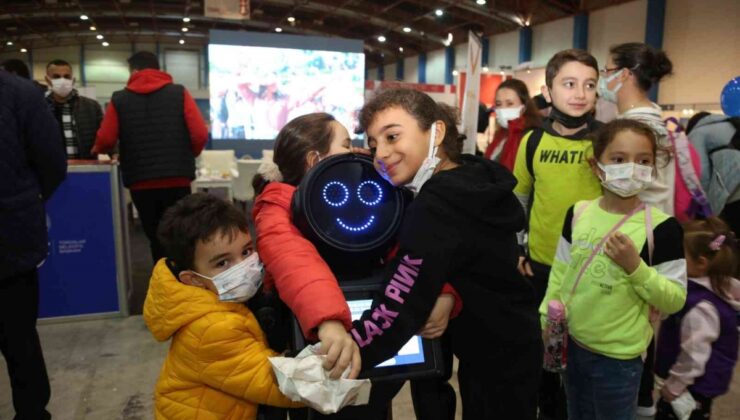 Toroslar Belediyesinin mini ada robotu Mersin Bilim Şenliği’nin gözdesi oldu