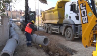 Büyükşehir Adana’da su baskını problemini en aza indirmek için aralıksız çalışıyor