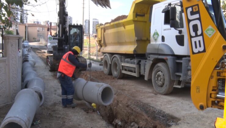 Büyükşehir Adana’da su baskını problemini en aza indirmek için aralıksız çalışıyor