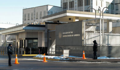 ABD, Ukrayna’daki büyükelçiliğini kapatma kararı aldı: “Bilgisayarlı çalışma istasyonlarının ‘yok edilmesi’, telefon sisteminin sökülmesi istendi”
