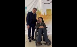 Melih Gökçek’ten Stephen Hawking’e: Nasılsın? Nasıl öbür taraf? Rabbimi inkâr ediyordun değil mi; bak ölüm hepimize hak; bak susmuş duruyorsun