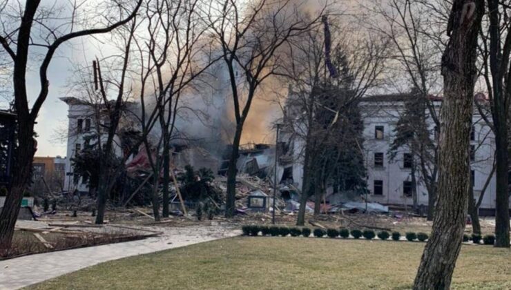 Rusya, Ukrayna Mariupol’de önünde dev harflerle ‘çocuklar’ yazan tiyatro binası vurdu