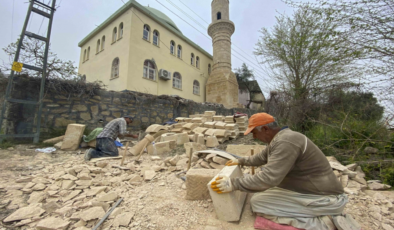 Adana Kozan’da asfalt, köprü ve minare çalışması