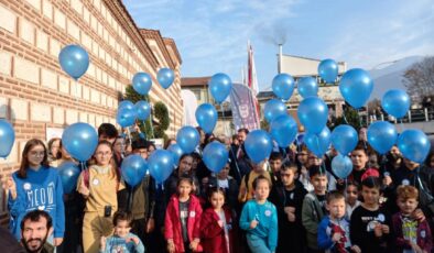 Bursa’da mavi balonlar ‘diyabet için’ gökyüzünde